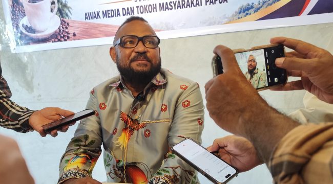 Wakil Ketua Majelis Rakyat Papua (MRP) dari Unsur Pokja Adat, Max Abner Ohee. Foto: Katharina/KabarPapua.co