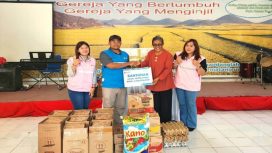Semarak HUT ke-31 PLN IP, PLN Indonesia Power UBP Holtekamp bersama Srikandi UBP Holtekamp berbagi kebahagiaan dengan anak yatim dan dhuafa. (Foto dok: PLN Indonesia Power UBP Holtekamp)