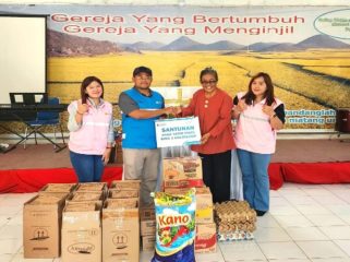 Semarak HUT ke-31 PLN IP, PLN Indonesia Power UBP Holtekamp bersama Srikandi UBP Holtekamp berbagi kebahagiaan dengan anak yatim dan dhuafa. (Foto dok: PLN Indonesia Power UBP Holtekamp)