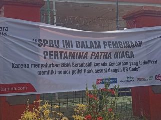 Spanduk peringatan yang dipasang di SPBU Entrop. Foto: Pertamina Pamalu
