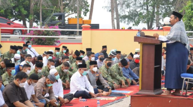 Suasana Salat Istisqa di Halaman Apel Mapolres Kaimana, Sabtu 10 Oktober 2026. (KabarPapua.co/Yosias Wambrauw)
