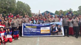 Berfoto bersama dalam kegiatan sosialisasi penerimaan peserta didik di SMA Kemala Taruna Bhayangkara. (KabarPapua.co/Agies Pranoto)
