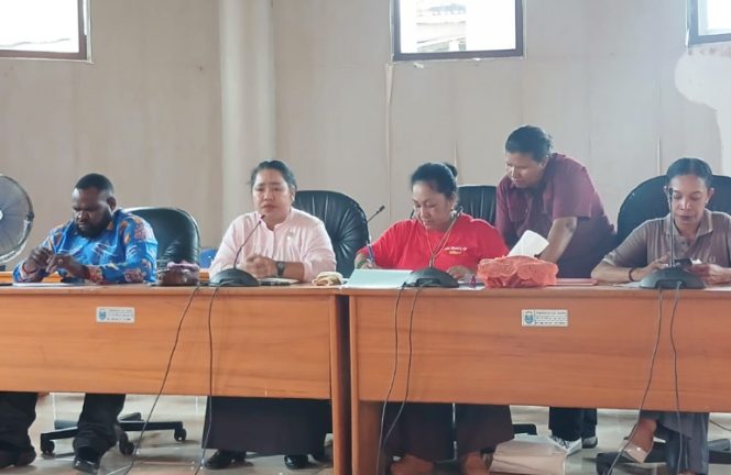
					Suasana saat DPRK Nabire klarifikasin soal dugaan pengusiran wartawan ketika melakukan peliputan. (KabarPapua.co/Agies Pranoto)