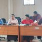 Suasana saat DPRK Nabire klarifikasin soal dugaan pengusiran wartawan ketika melakukan peliputan. (KabarPapua.co/Agies Pranoto)