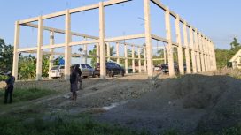 Kondisi terkini pembangunan Tongkonan IKT di Kabupaten Waropen, Kamis 29 Oktober 2026. (KabarPapua.co/Ainun Faathirjal)
