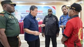 Wakil Bupati Waropen, Yowel Boari dan perwakilan masyarakat menyampaikan aspirasi agar Kabupaten Waropen dipertimbangkan sebagai ibu kota Provisi Papua Utara. (KabarPapua.co/Ainun Faathirjal)