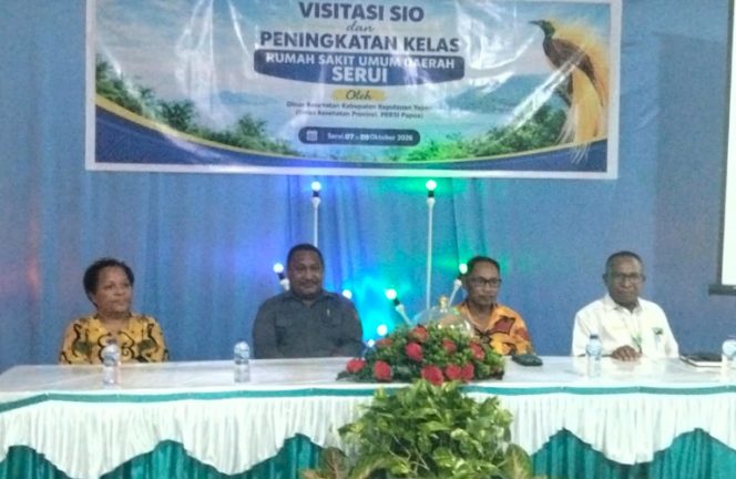 
					Wabup Kepulauan Yapen, Roi Palunga, menutup visitasi penilaian kesesuaian perpanjangan izin operasional RSUD Serui. (KabarPapua.co/Ainun Faathirjal)