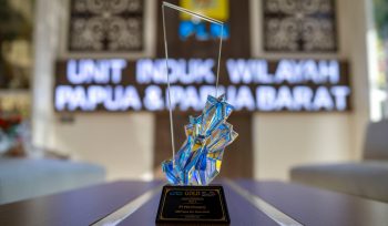 PLN UIW Papua dan Papua Barat menerima penghargaan Gold pada ajang ISDA Awards 2026 melalui program penyediaan air bersih berkualitas berbasis teknologi desalinasi dan Mikro PLTS di Kabupaten Asmat. Foto: PLN UIW P2PB