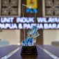 PLN UIW Papua dan Papua Barat menerima penghargaan Gold pada ajang ISDA Awards 2026 melalui program penyediaan air bersih berkualitas berbasis teknologi desalinasi dan Mikro PLTS di Kabupaten Asmat. Foto: PLN UIW P2PB