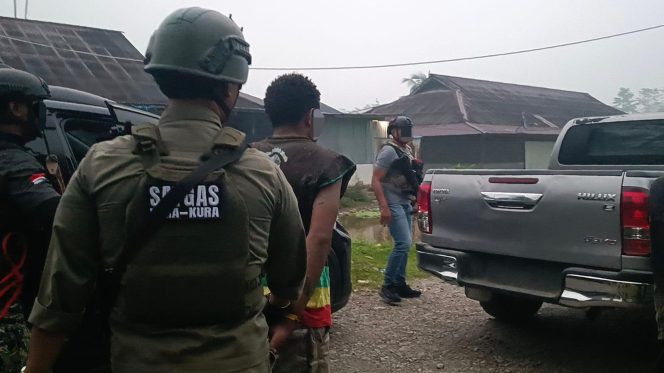 
					Penangkaan anggota KKB di Dekai Yahukimo. Foto: Satgas Damai Cartenz