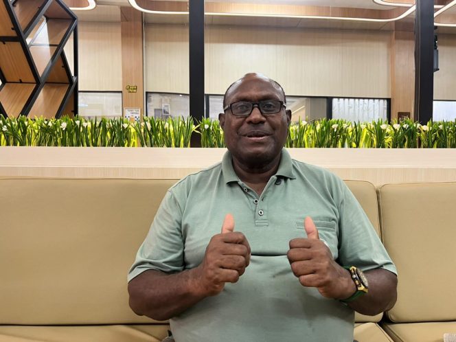 
					tokoh pemuda dan masyarakat Suku Kamoro Kabupaten Mimika, Damianus Samin. Foto: Satgas Damai Cartenz