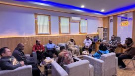 Pertemuan Kominfo Jayawijaya bersama RRI Wamena dan para Hamba Tuham di LPP RRI Wamena.
Foto : Agris Wistrijaya/KabarPapua.co