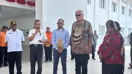 Pemerintah Kabupaten Jayawijaya menyambut kedatangan DR. Peter Youngren di Wamena, Kabupaten Jayawijaya, Papua Pegunungan, Rabu 21 Oktober 2026.  Foto: Agris Wistrijaya/KabarPapua.co