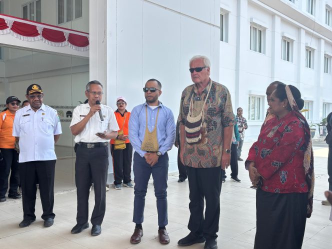 
					Pemerintah Kabupaten Jayawijaya menyambut kedatangan DR. Peter Youngren di Wamena, Kabupaten Jayawijaya, Papua Pegunungan, Rabu 21 Oktober 2026.  Foto: Agris Wistrijaya/KabarPapua.co