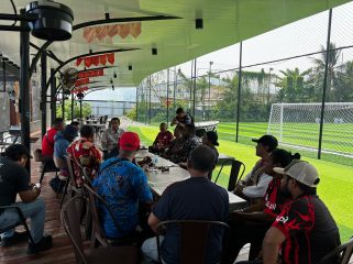 Sinergi kamtibmas Ditintelkam Polda Papua bersama suporter Persipura Jayapura.  