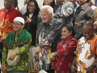 Pemerintah Kabupaten (Pemkab) Jayawijaya menggelar jamuan persahabatan bersama DR. Peter Youngren di Aula Sasana Wio, Kantor Bupati Jayawijaya, Rabu malam 21 Oktober 2026. Foto: Agris Wistrijaya/KabarPapua.co