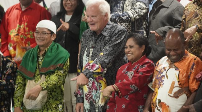 Pemerintah Kabupaten (Pemkab) Jayawijaya menggelar jamuan persahabatan bersama DR. Peter Youngren di Aula Sasana Wio, Kantor Bupati Jayawijaya, Rabu malam 21 Oktober 2026. Foto: Agris Wistrijaya/KabarPapua.co