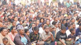 Masyarakat Jayawijaya yang hadir pada Festival  Persahabatan. Foto: Agris Wistrijaya/Kabarpapua.co