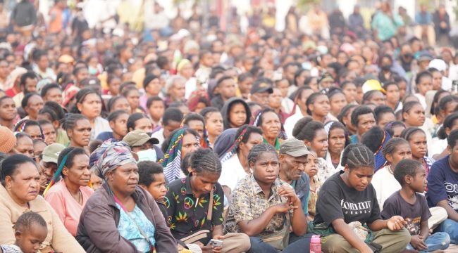 Masyarakat Jayawijaya yang hadir pada Festival  Persahabatan. Foto: Agris Wistrijaya/Kabarpapua.co