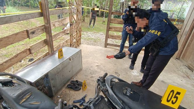 
					Olah TKP penikaman tenaga medis di Dekai Yahukimo. Foto: Satgas Damai Catenz 