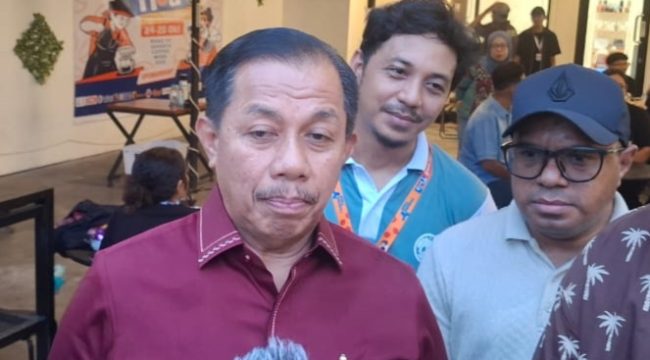 Wakil Wali Kota, Rustan Saru usai menjadi narasumber pada Bincang Sagu yang digelar di BM Coffee Kota Jayapura. Foto: Arie 