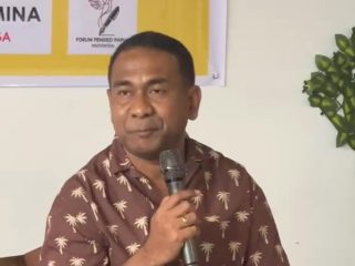 Kapolresta Jayapura Kota, Kombes Pol Fredrickus Macklarimboen saat Diskusi Sagu yang mengangkat tema Kopi, Pemuda dan Kebhinekaan yang digelar di BM Coffee Kotaraja, Kota Jayapura. Foto: Katharina/KabarPapua.co  