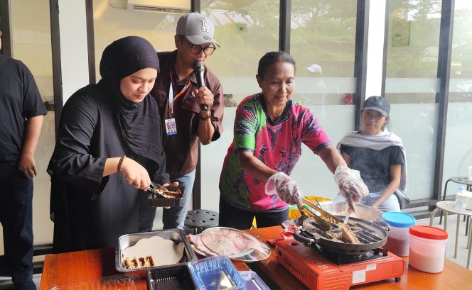 
					Sagu buatan Mama Oce Felle yang menyemarakan Kompetisi manual Brew Tarung Ti3a di BM Ceffee. Foto: Katharina/Kabarpapua.co