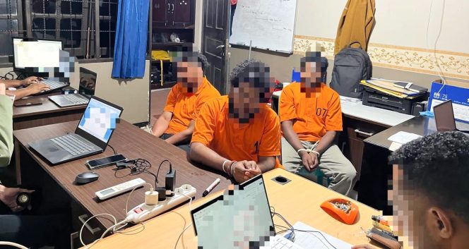 
					Satgas Kepolisian Operasi Damai Cartenz-2026 menangkap 3 orang terduga kepemilikan dan peredaran amunisi ilegal di Kabupaten Mimika, Provinsi Papua Tengah. Foto: Satgas Damai Cartenz